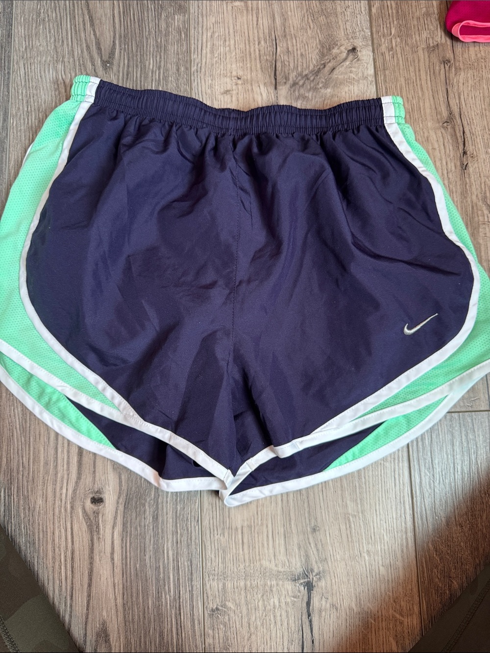 Nike Dri-Fit Women’s Navy/Plum Shorts with Mint and White Trim Size Small